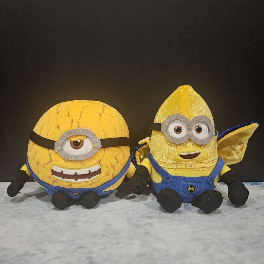 Minions Despicable Me 4 Plush‎ Bundle Round Crinkle Minion & Cape Minion 6"